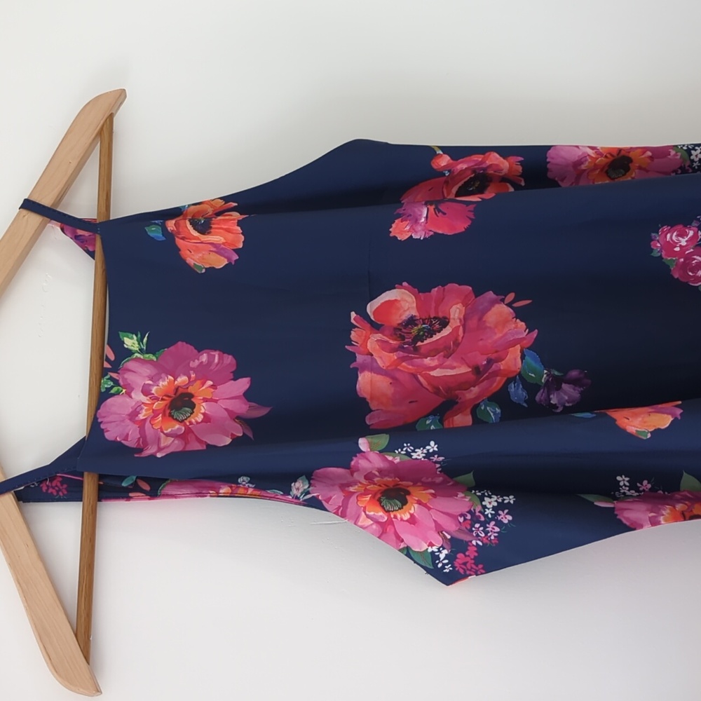 🌿FLORAL MINI DRESS🌿 - Picture 2 of 4